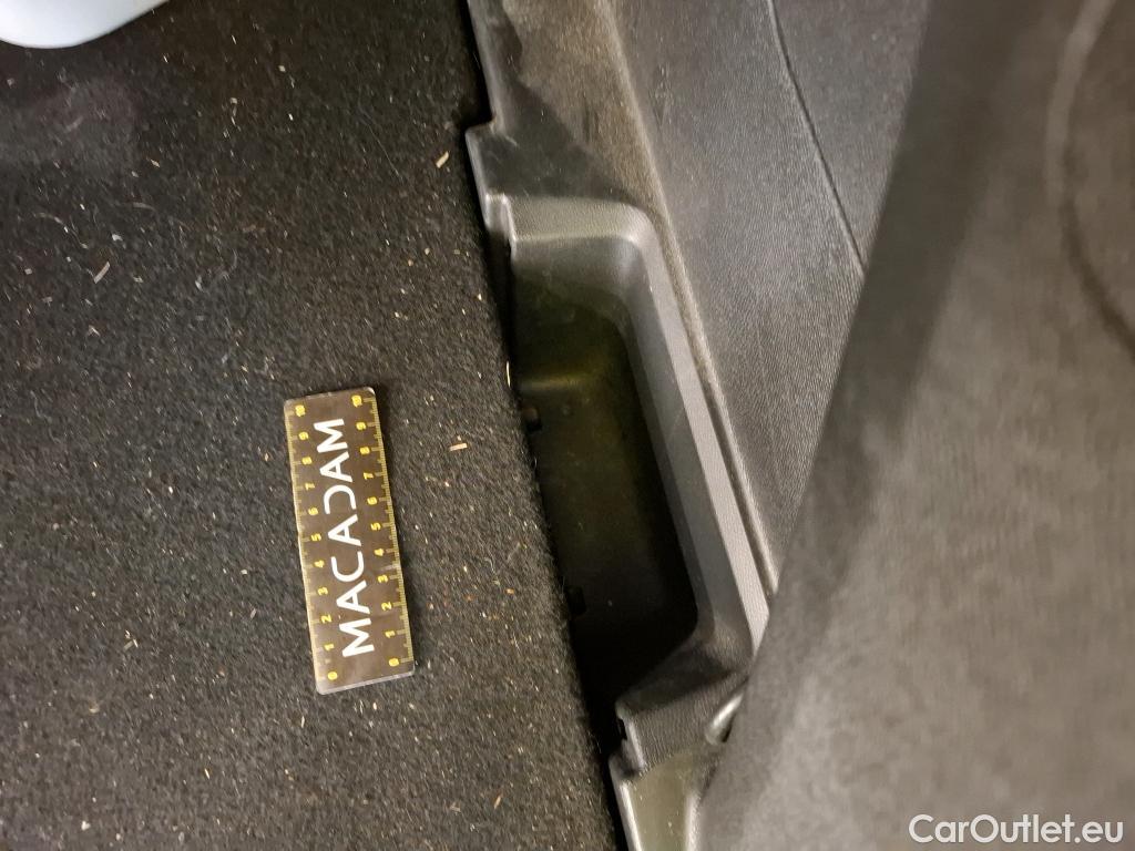  Peugeot  3008 PEUGEOT  / 2020 / 5P / SUV BlueHDi 130 S&S EAT8 Active Pack #27