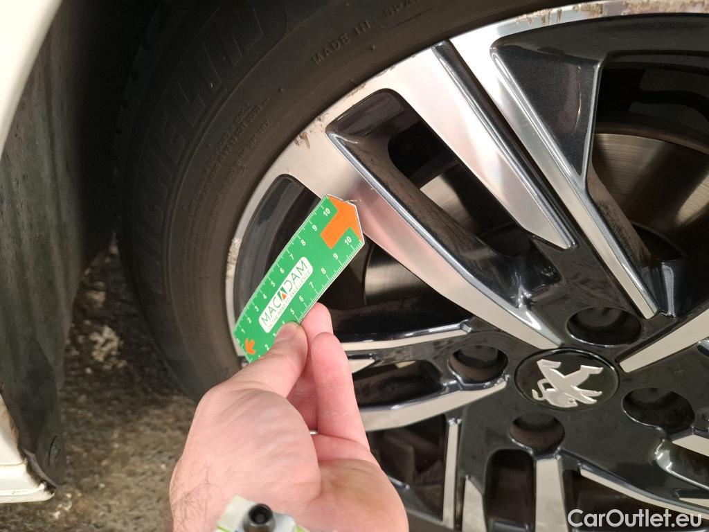  Peugeot  208 PEUGEOT  / 2019 / 5P / Berline PureTech 100 S&S Allure Pack #5