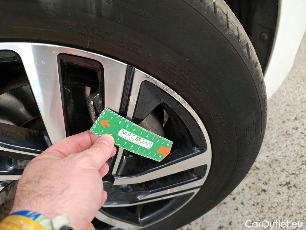  Peugeot  208 PEUGEOT  / 2019 / 5P / Berline PureTech 100 S&S Allure Pack #4