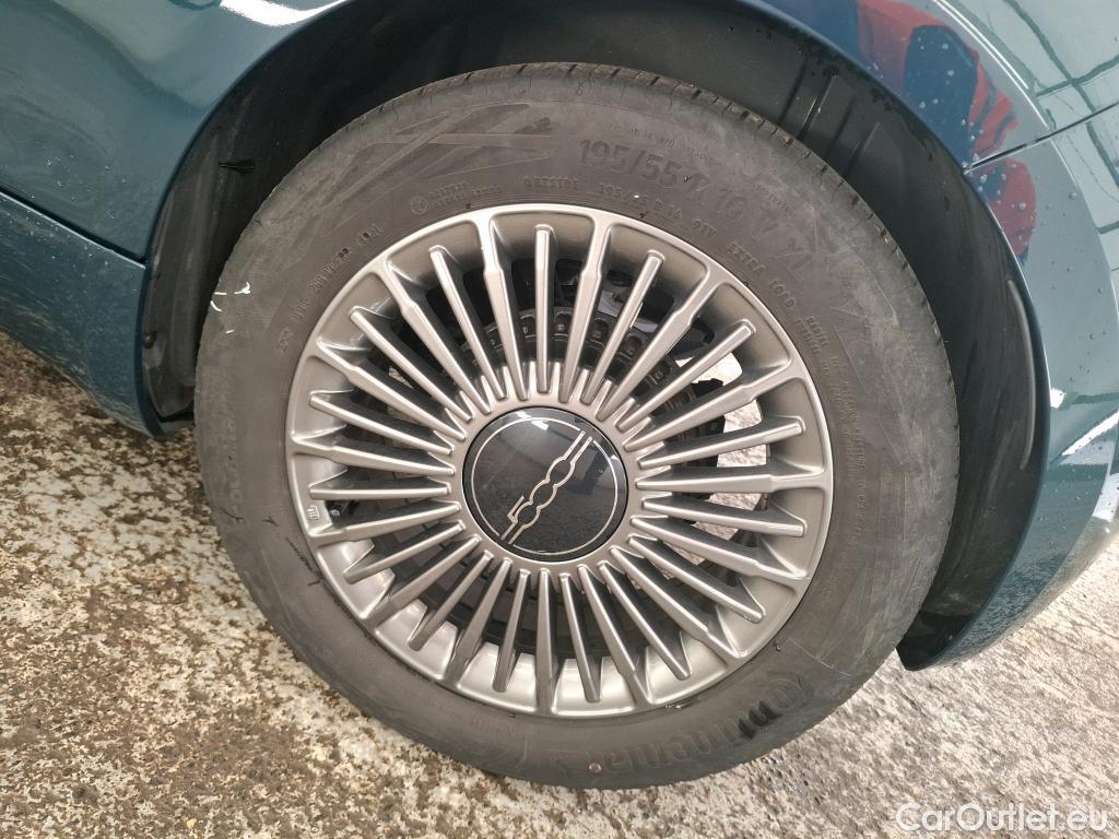  Fiat  500 FIAT  / 2020 / 3P / Berline 42kWh Icône #4