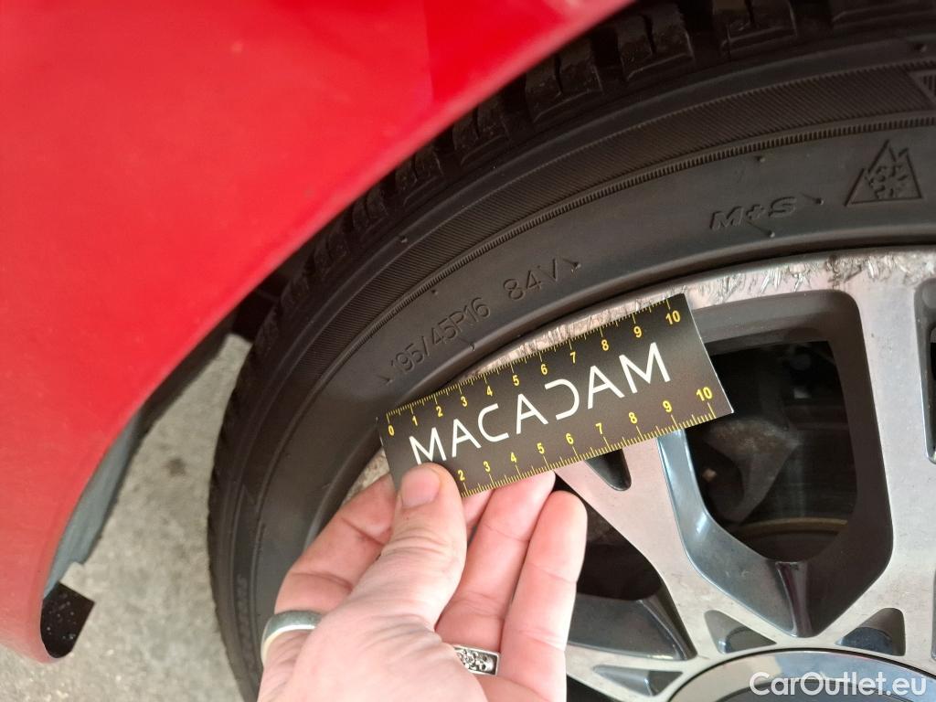  Fiat  500 FIAT  / 2015 / 3P / Berline Hybrid 1.0 BSG 70 ch Dolcevita Plus #24