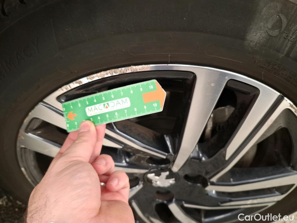  Peugeot  208 PEUGEOT  / 2019 / 5P / Berline PureTech 100 S&S Allure Pack #3