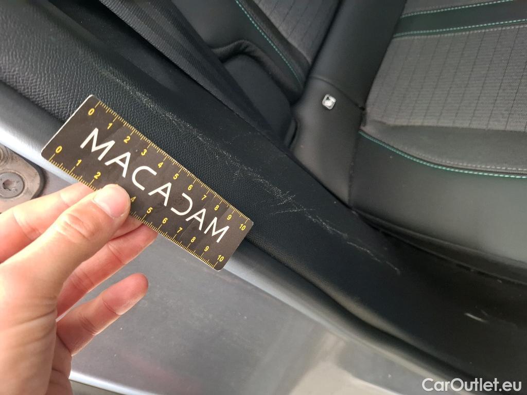  Peugeot  2008  Allure Pack 1.2 PureTech 130CV BVA8 E6d #9