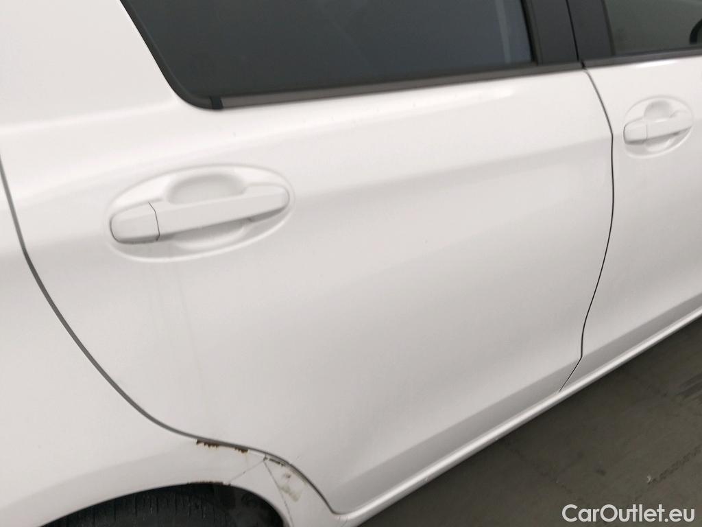  Toyota  Yaris TOYOTA  / 2017 / 5P / berlina con portón 1.5 100H Active #8