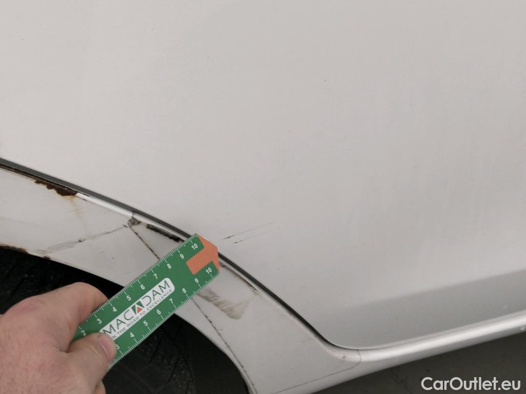  Toyota  Yaris TOYOTA  / 2017 / 5P / berlina con portón 1.5 100H Active #9