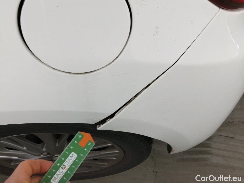  Toyota  Yaris TOYOTA  / 2017 / 5P / berlina con portón 1.5 100H Active #5