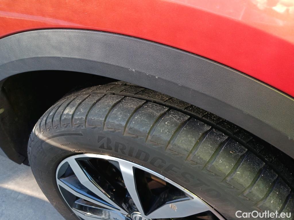  Volkswagen  T-ROC VOLKSWAGEN  / 2017 / 5P / todoterreno Advance Style 1.0 TSI 85kW (115CV) #30