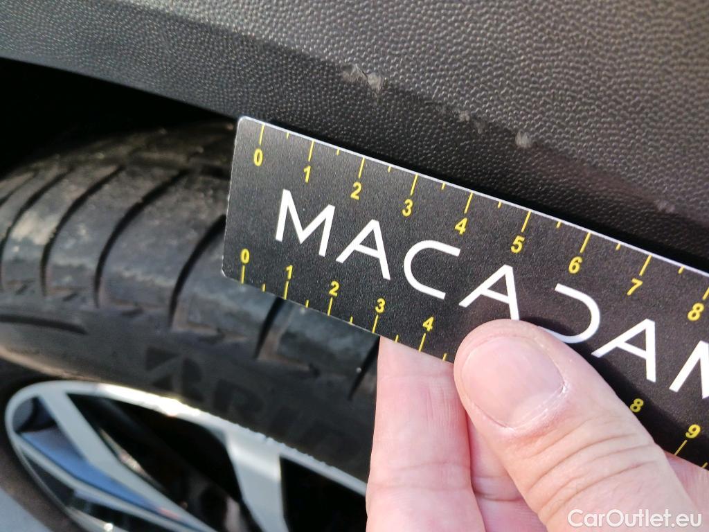  Volkswagen  T-ROC VOLKSWAGEN  / 2017 / 5P / todoterreno Advance Style 1.0 TSI 85kW (115CV) #31