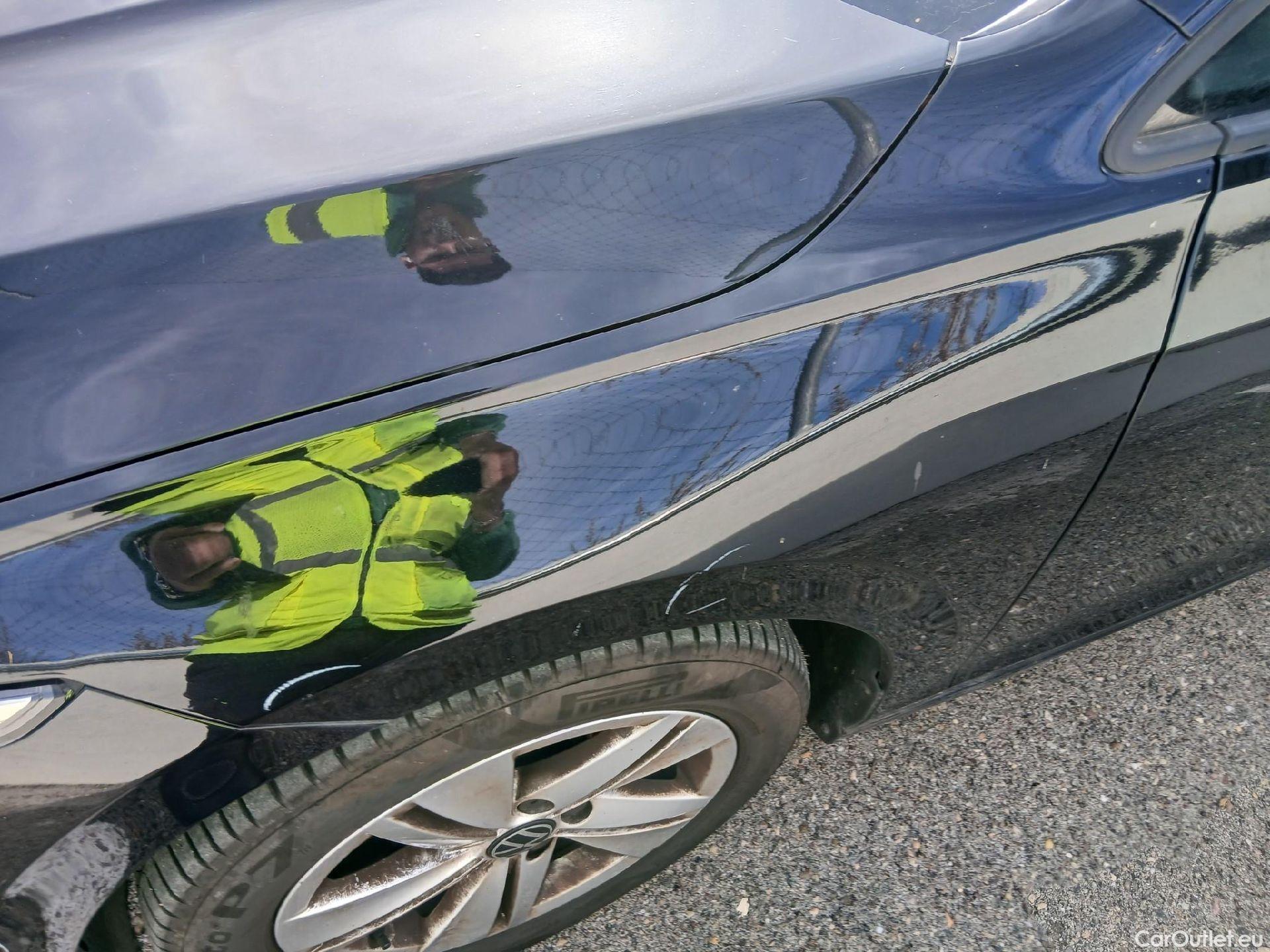  Volkswagen  Golf  VOLKSWAGEN / 2020 / 5P / familiar Life 2.0 TDI 85kW (115CV) Variant #17