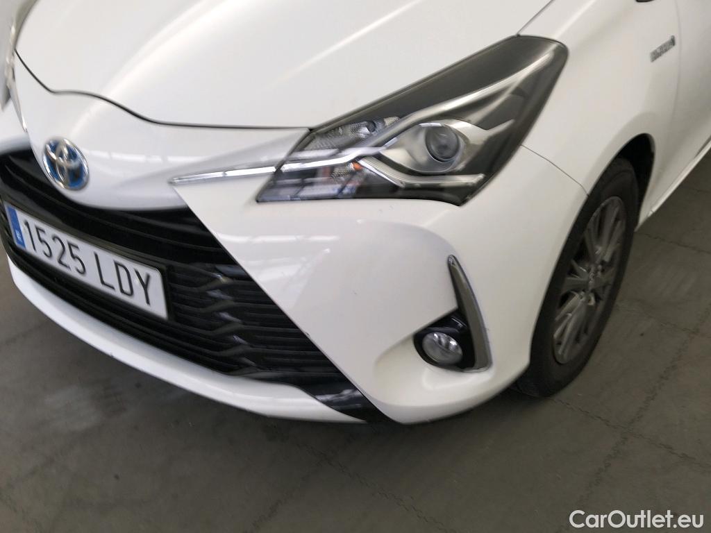  Toyota  Yaris TOYOTA  / 2017 / 5P / berlina con portón 1.5 100H Active #14