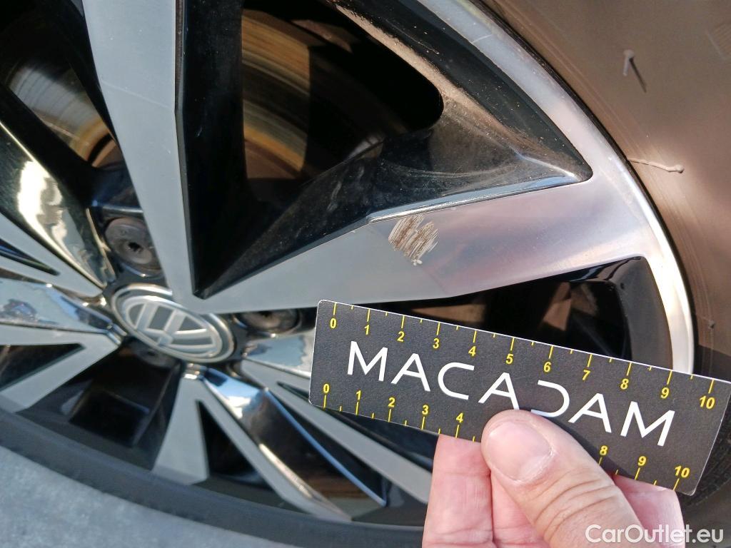  Volkswagen  T-ROC VOLKSWAGEN  / 2017 / 5P / todoterreno Advance Style 1.0 TSI 85kW (115CV) #29