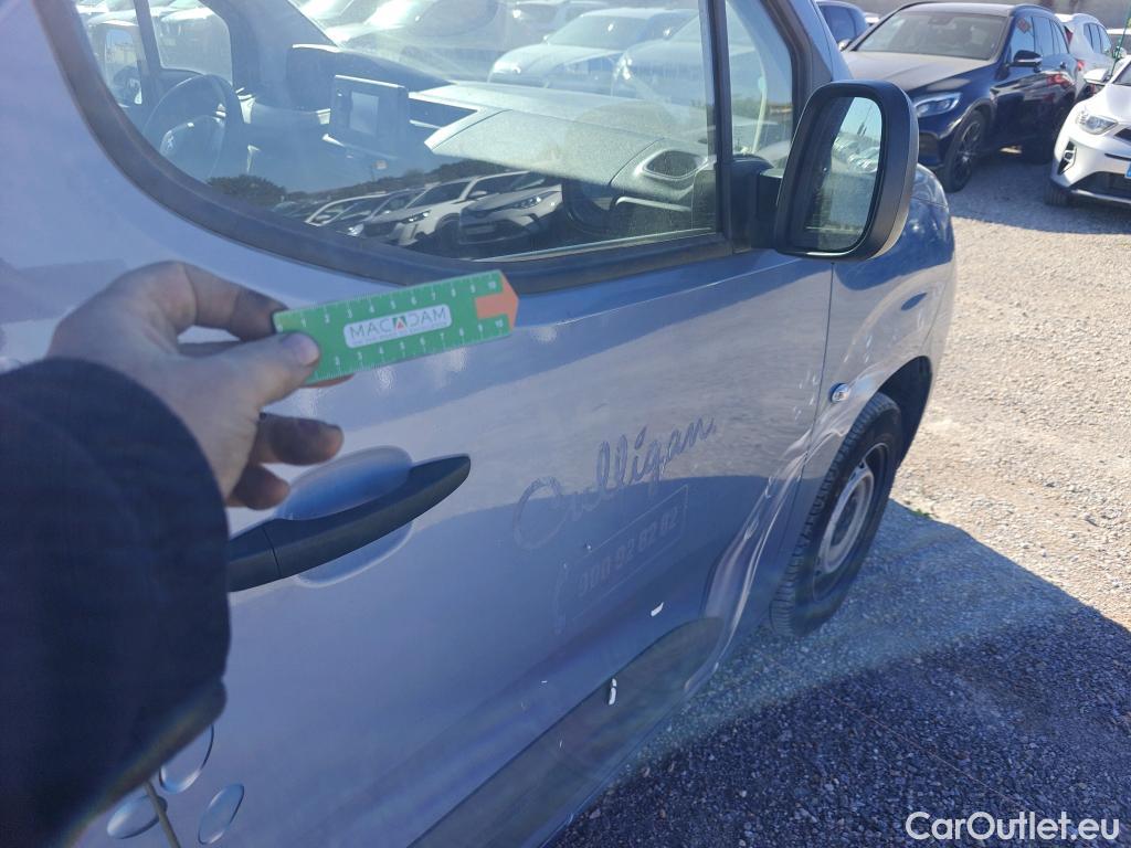  Peugeot  Partner PEUGEOT  / 2018 / 3P / furgón derivado de turismo Pro Standard 600kg BlueHDi 73kW #40