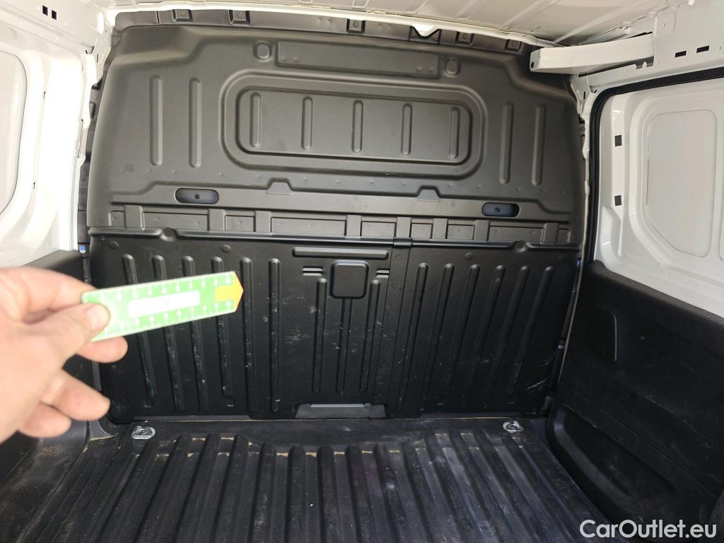  Peugeot  Partner PEUGEOT  / 2018 / 3P / furgón derivado de turismo Pro Standard 600kg BlueHDi 73kW #27