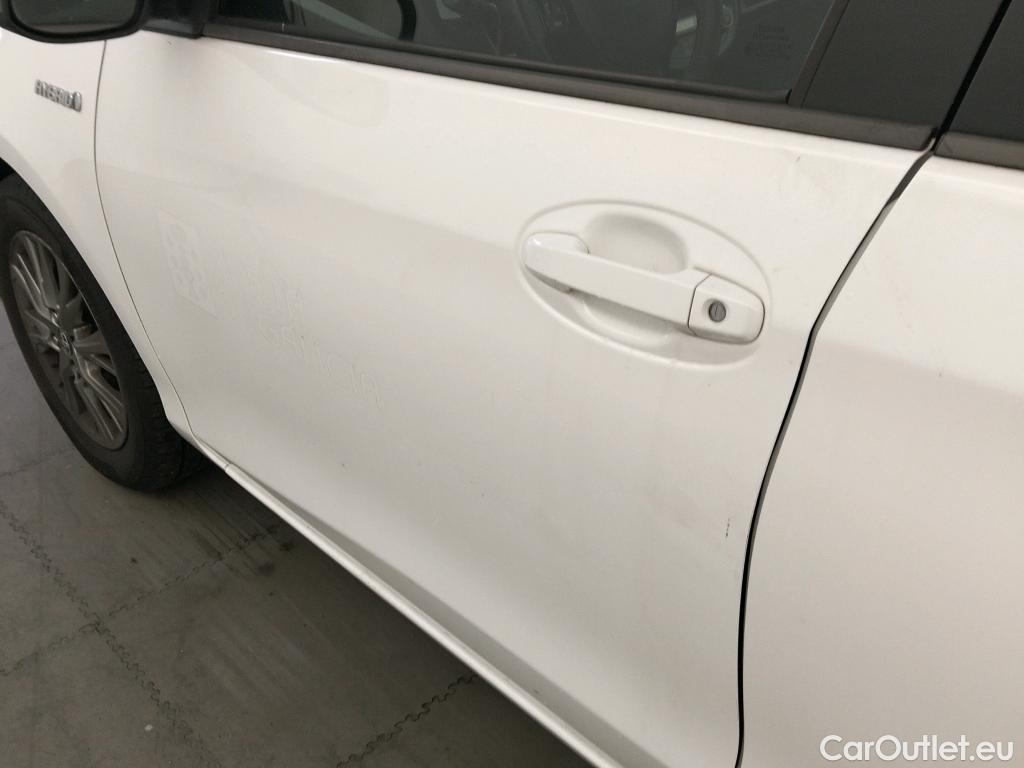  Toyota  Yaris TOYOTA  / 2017 / 5P / berlina con portón 1.5 100H Active #10