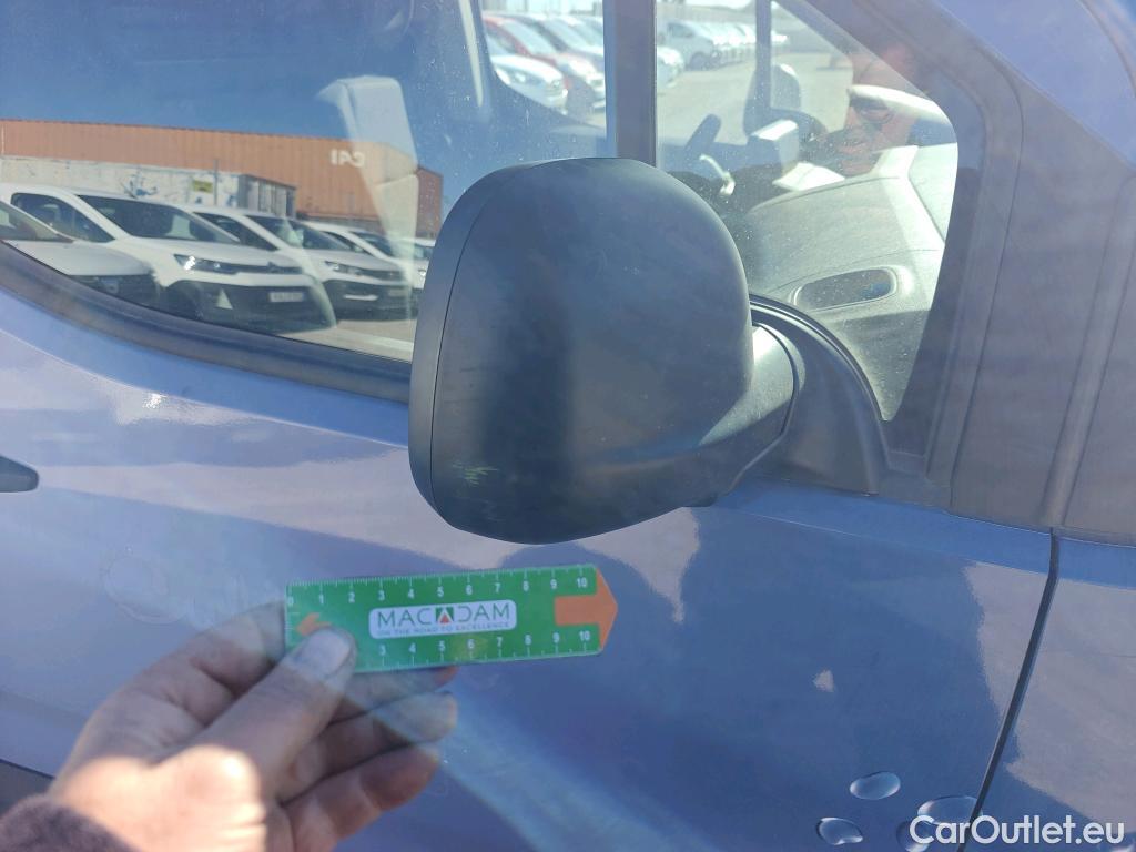  Peugeot  Partner PEUGEOT  / 2018 / 3P / furgón derivado de turismo Pro Standard 600kg BlueHDi 73kW #44