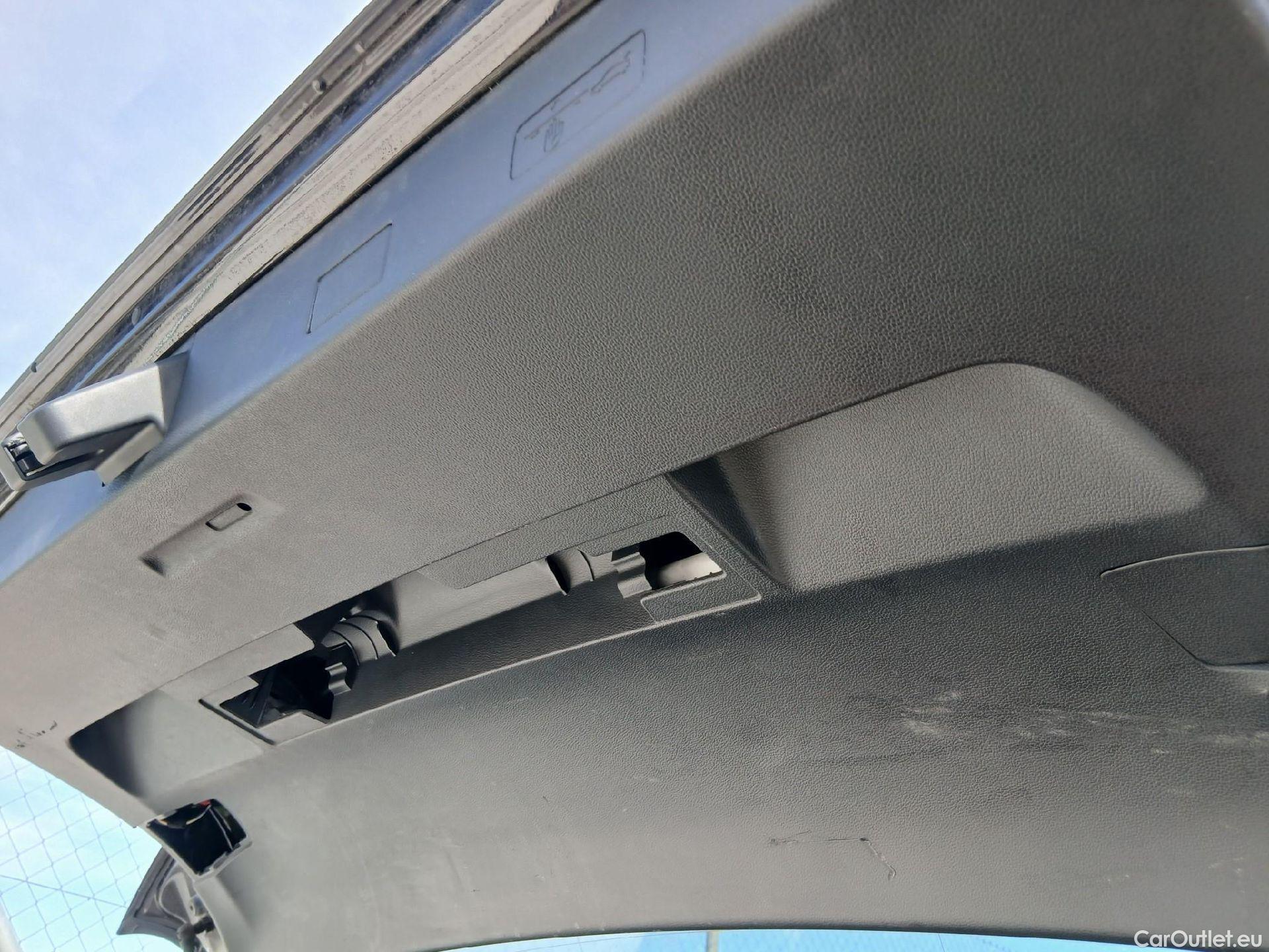  Volkswagen  Golf  VOLKSWAGEN / 2020 / 5P / familiar Life 2.0 TDI 85kW (115CV) Variant #10