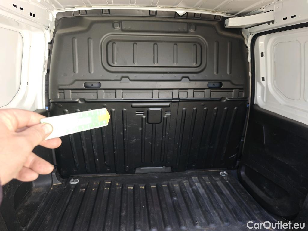  Peugeot  Partner PEUGEOT  / 2018 / 3P / furgón derivado de turismo Pro Standard 600kg BlueHDi 73kW #28