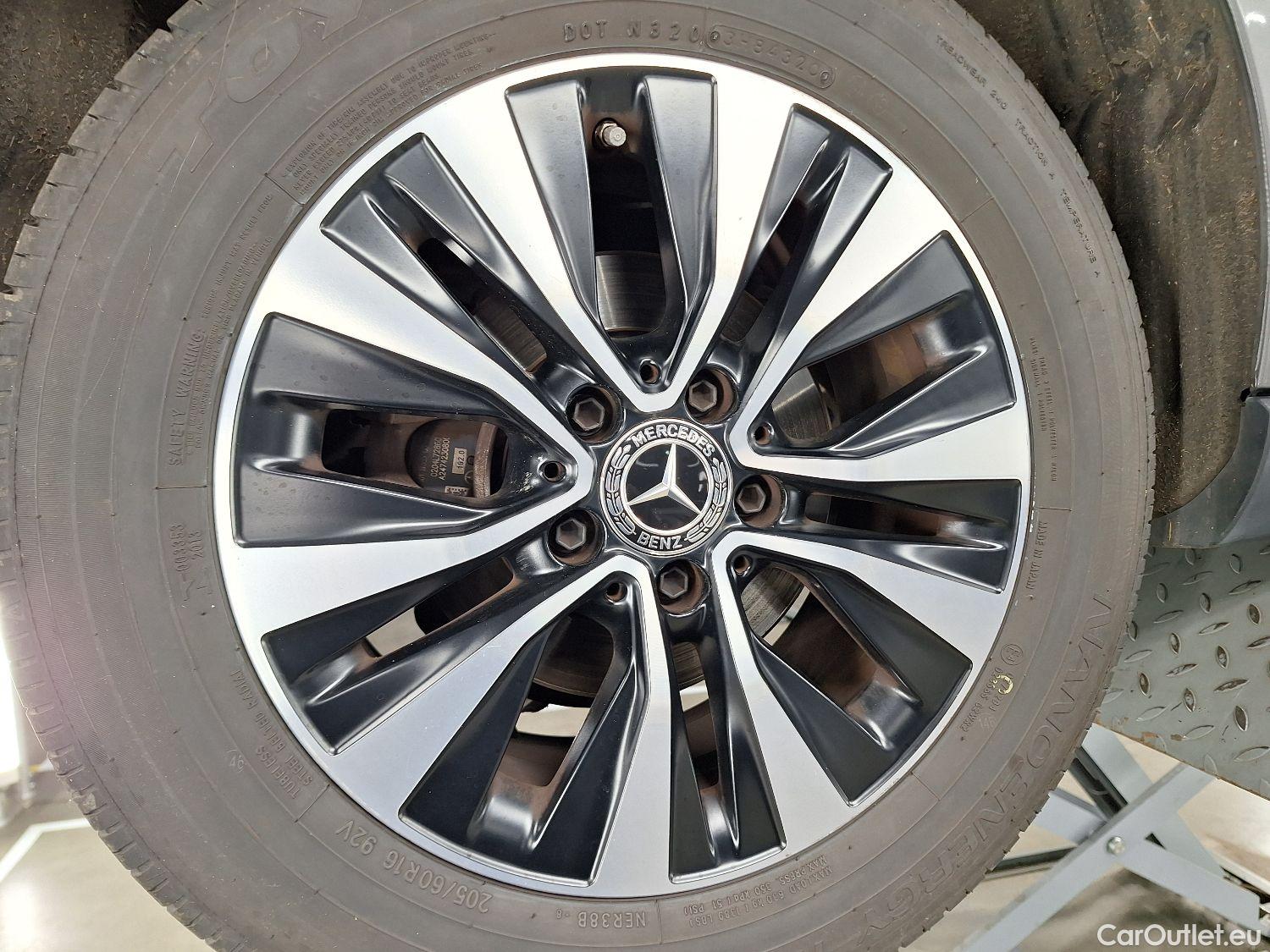  Mercedes  A-Klasse Mercedes, A-Class Berline '18, Mercedes-Benz  Limousine A 200d Business S #9