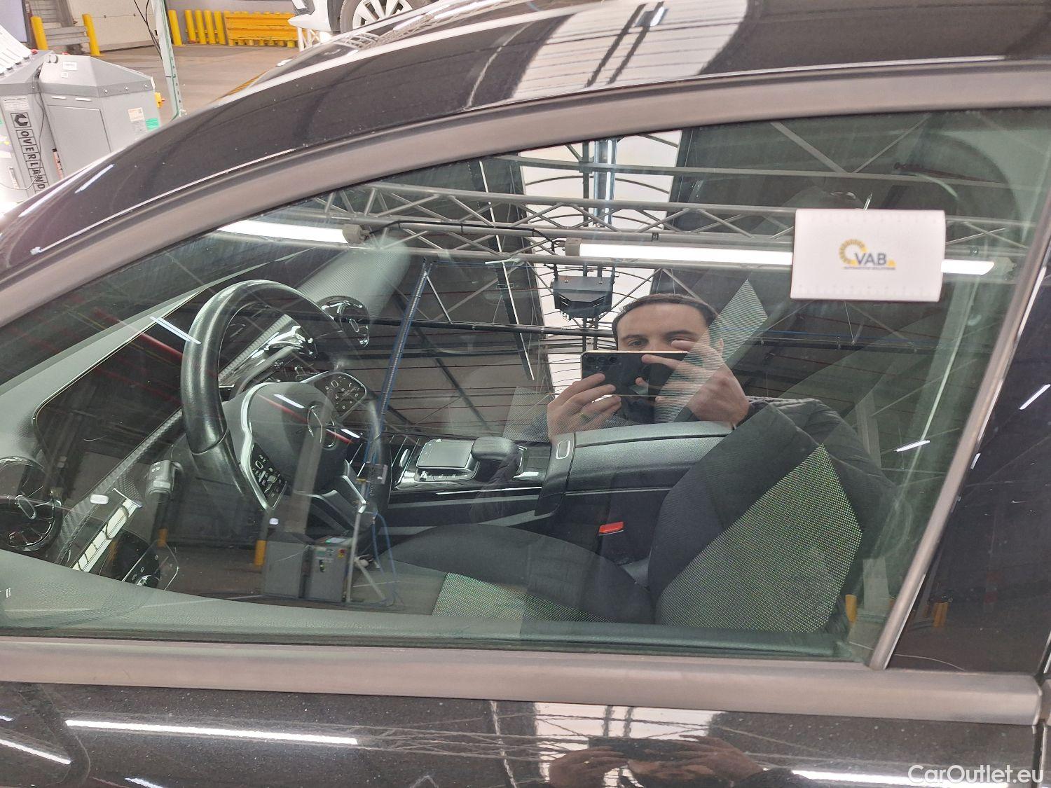  Mercedes  A-Klasse Mercedes, A-Class Berline '18, Mercedes-Benz  Limousine A 200d Business S #24