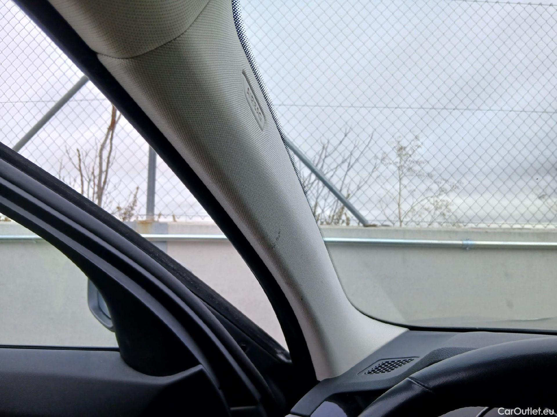  Bmw  Serie 3 BMW  / 2018 / 4P / sedán 318d #3