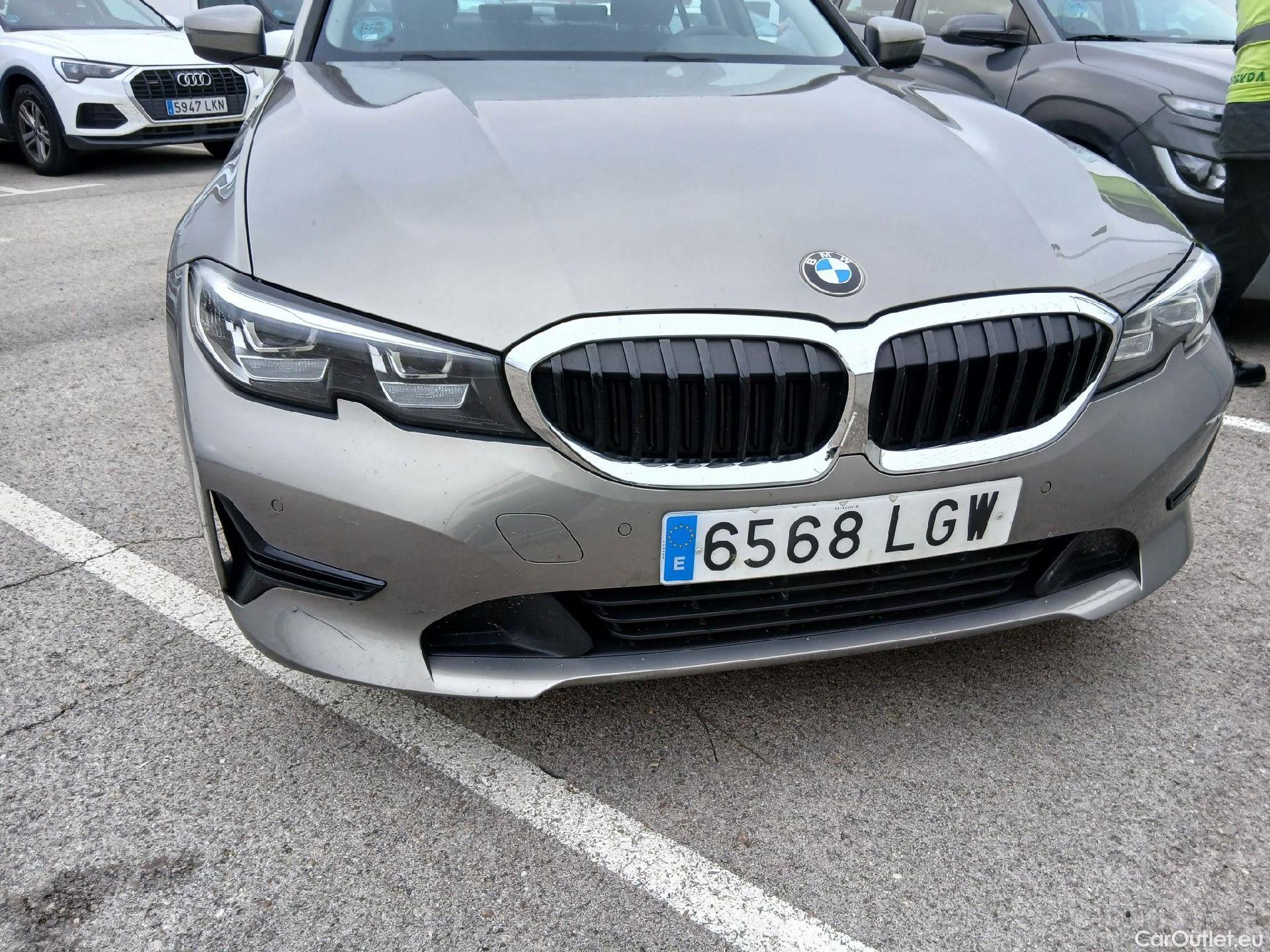  Bmw  Serie 3 BMW  / 2018 / 4P / sedán 318d #6