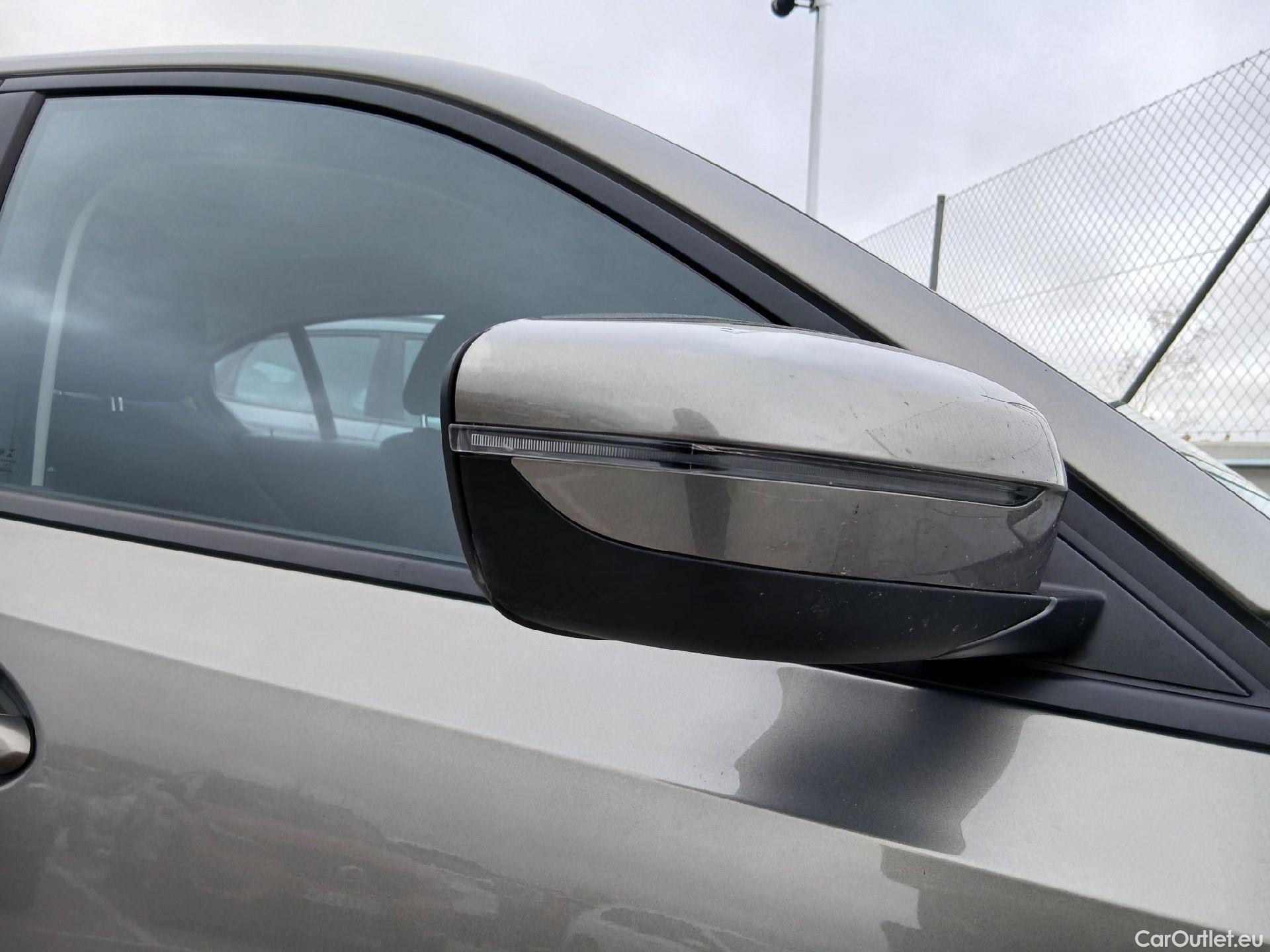  Bmw  Serie 3 BMW  / 2018 / 4P / sedán 318d #24