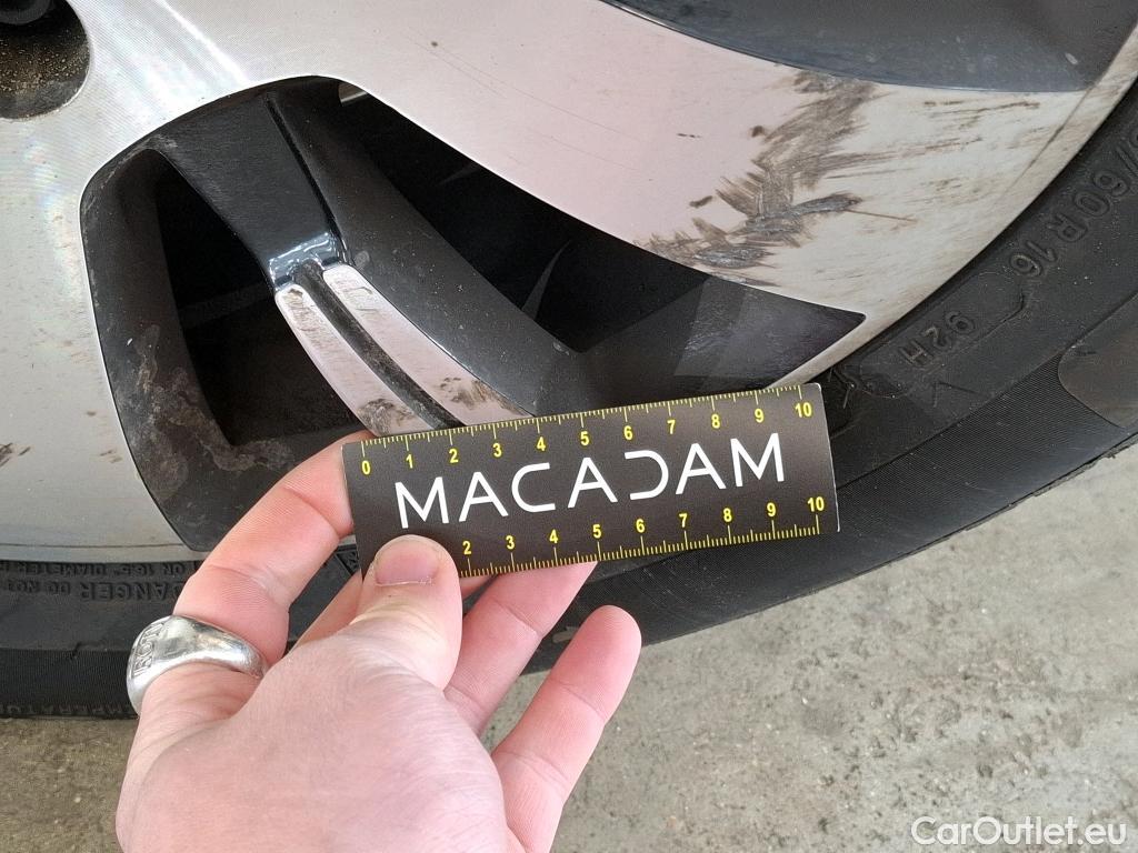  Renault  Captur RENAULT  5p Crossover Business dCi 90 - 18 #39