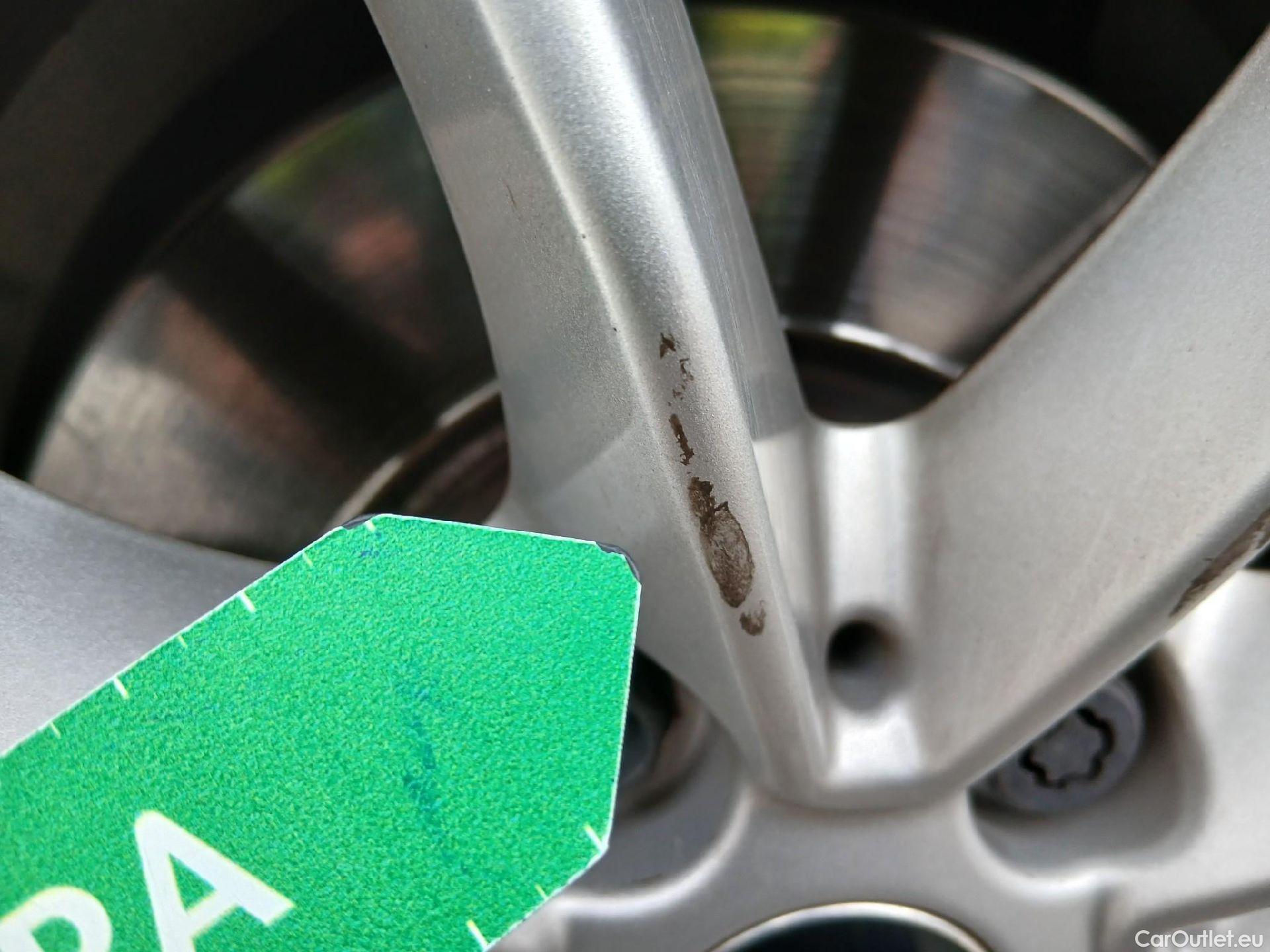  Bmw  Serie 3 BMW  / 2018 / 4P / sedán 318d #9