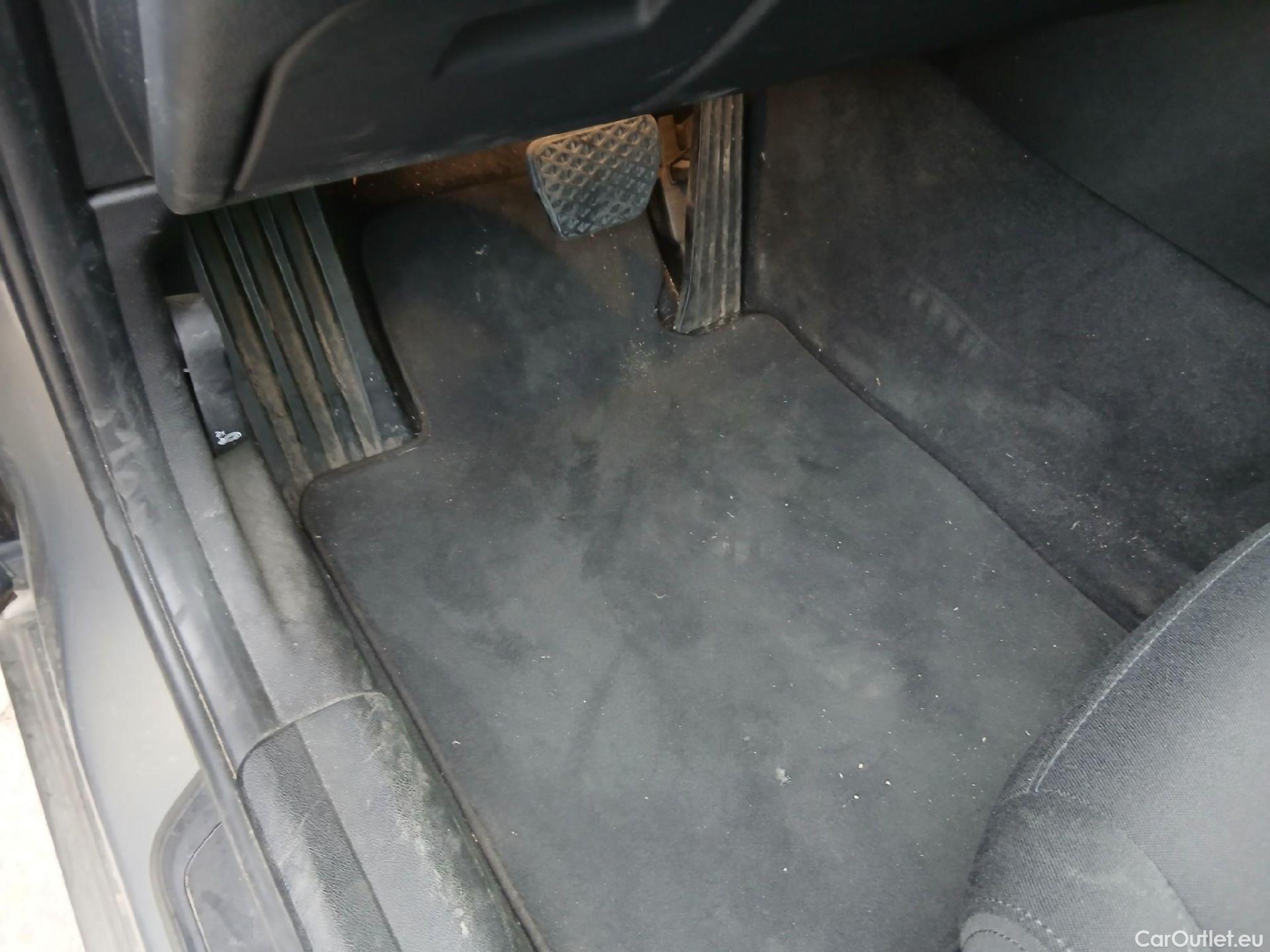  Bmw  Serie 3 BMW  / 2018 / 4P / sedán 318d #4