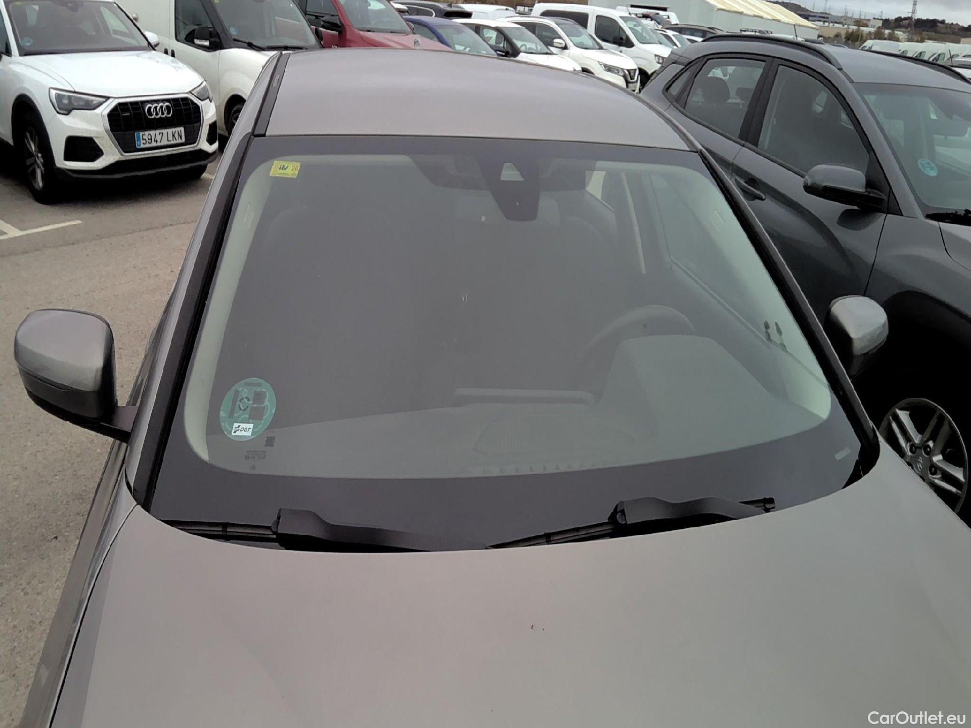  Bmw  Serie 3 BMW  / 2018 / 4P / sedán 318d #1