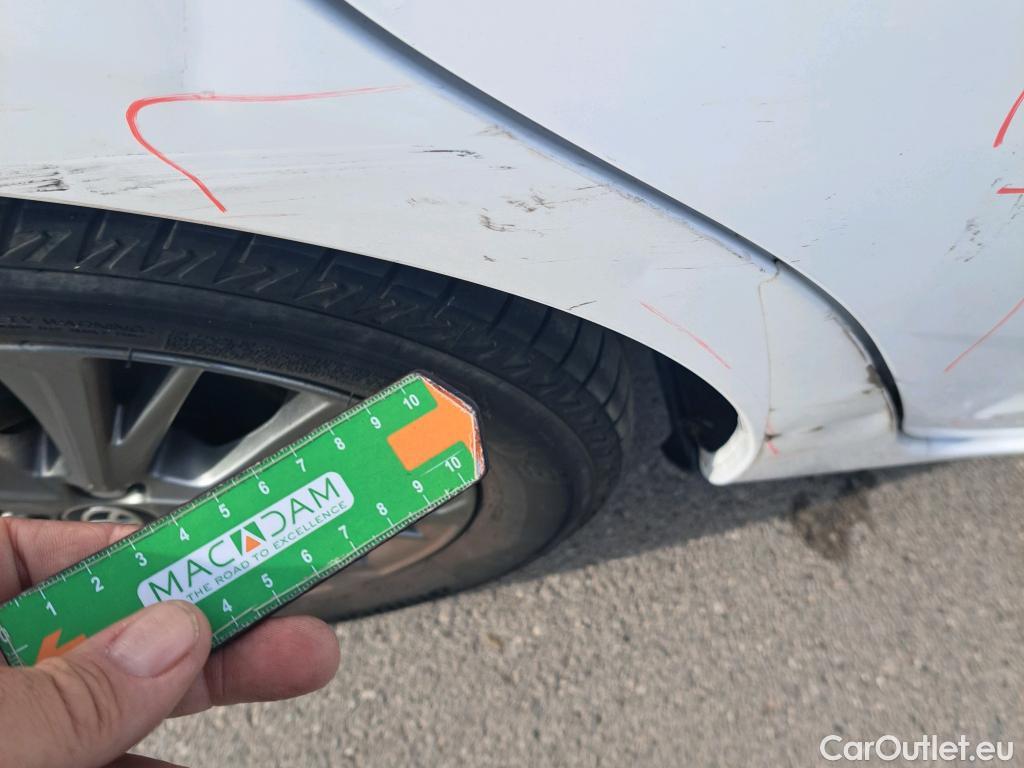  Toyota  Yaris TOYOTA  / 2017 / 5P / berlina con portón 1.5 100H Active #11