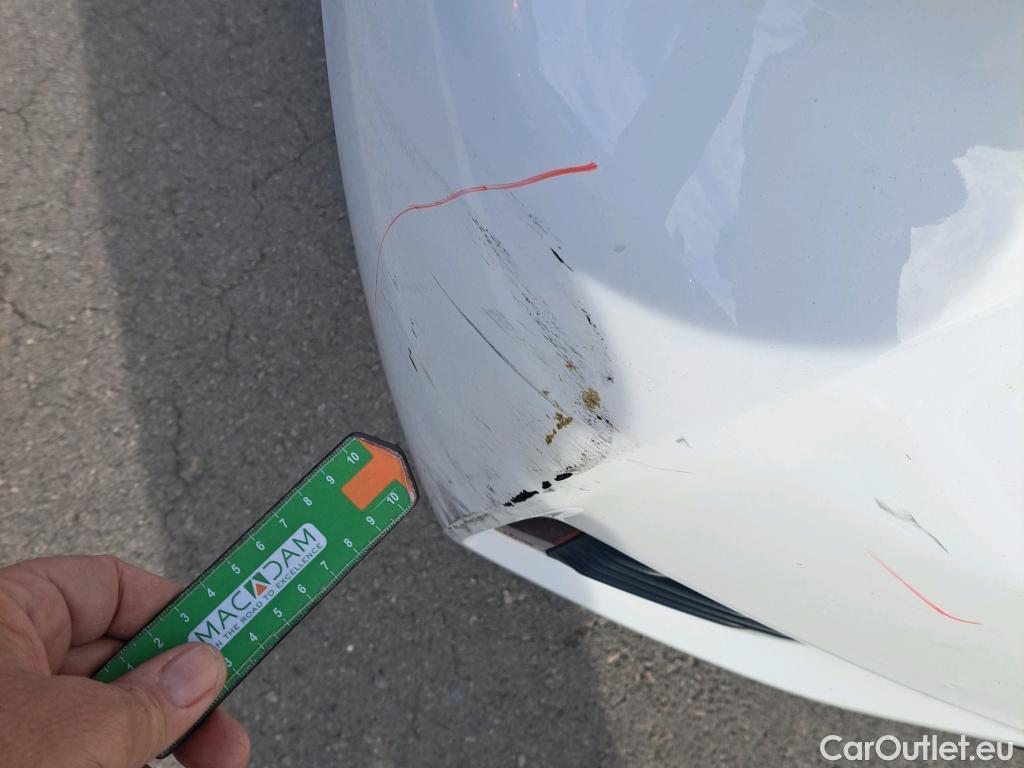  Toyota  Yaris TOYOTA  / 2017 / 5P / berlina con portón 1.5 100H Active #28