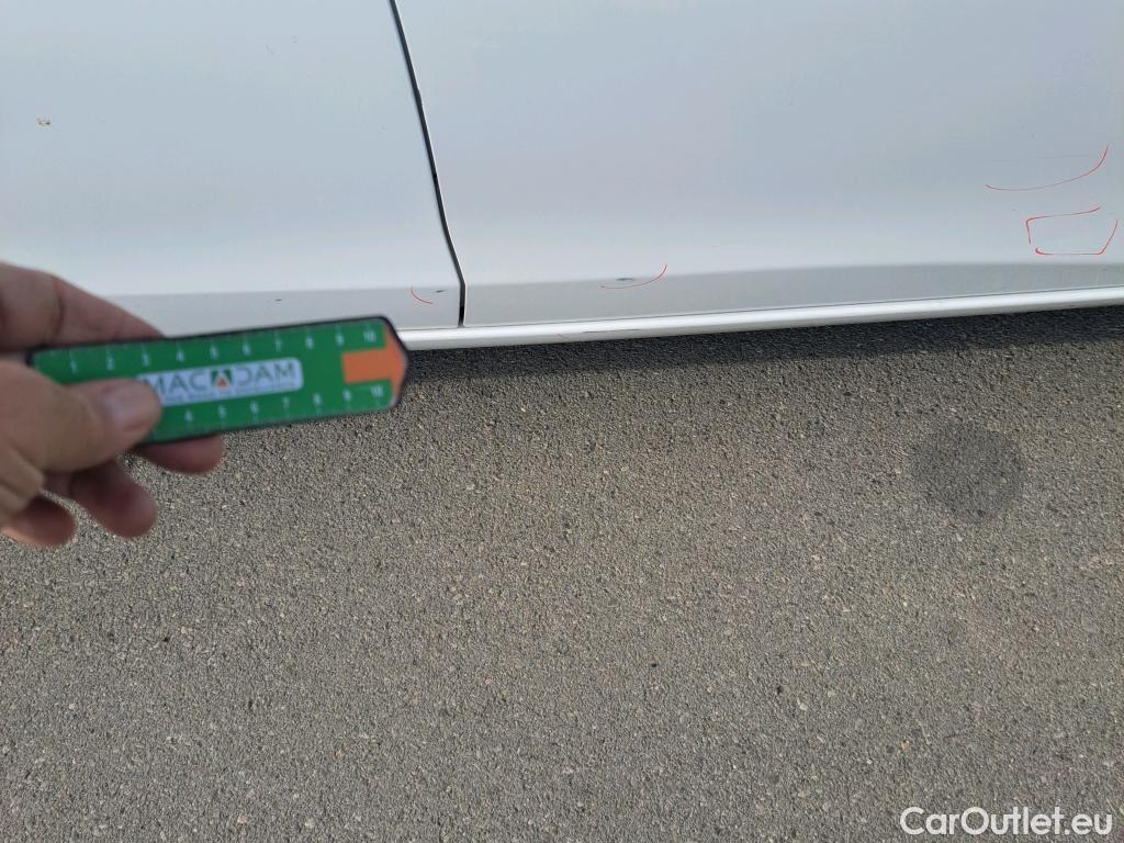  Toyota  Yaris TOYOTA  / 2017 / 5P / berlina con portón 1.5 100H Active #22