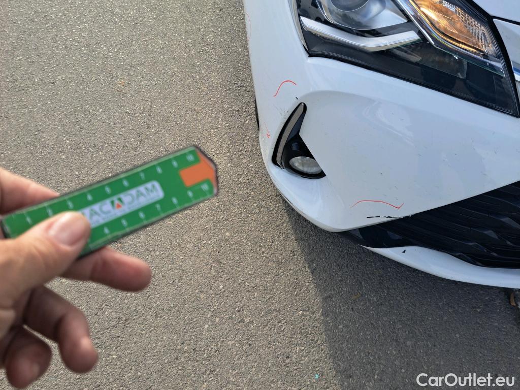  Toyota  Yaris TOYOTA  / 2017 / 5P / berlina con portón 1.5 100H Active #41