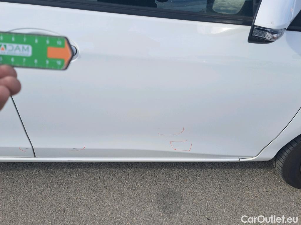  Toyota  Yaris TOYOTA  / 2017 / 5P / berlina con portón 1.5 100H Active #14