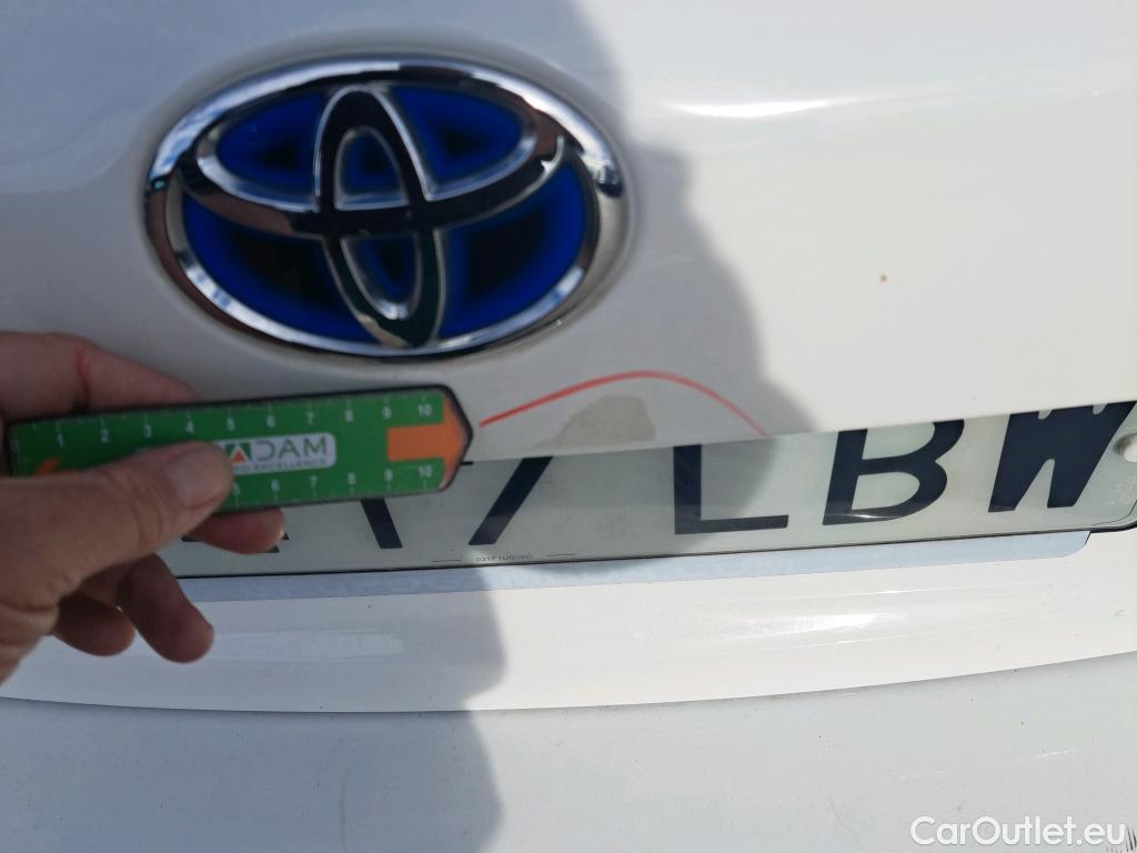  Toyota  Yaris TOYOTA  / 2017 / 5P / berlina con portón 1.5 100H Active #40