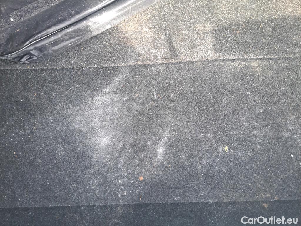  Toyota  Yaris TOYOTA  / 2017 / 5P / berlina con portón 1.5 100H Active #36