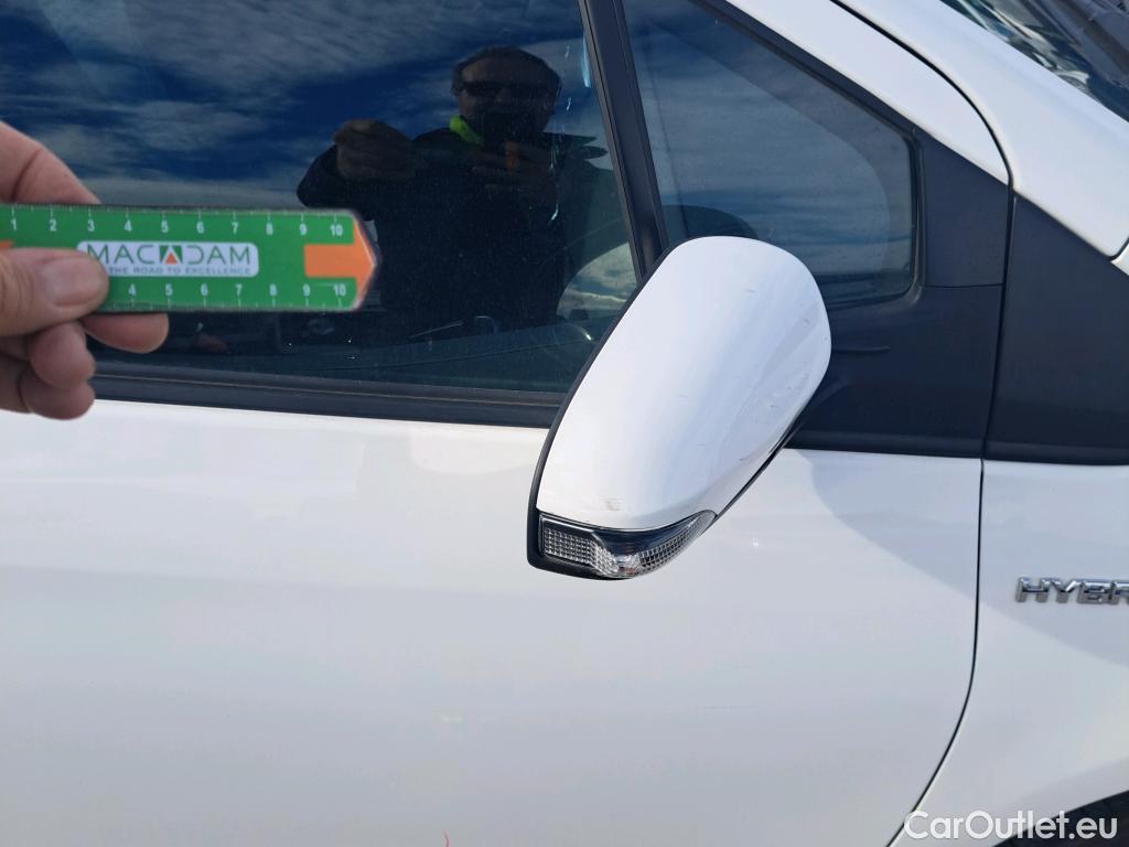  Toyota  Yaris TOYOTA  / 2017 / 5P / berlina con portón 1.5 100H Active #43