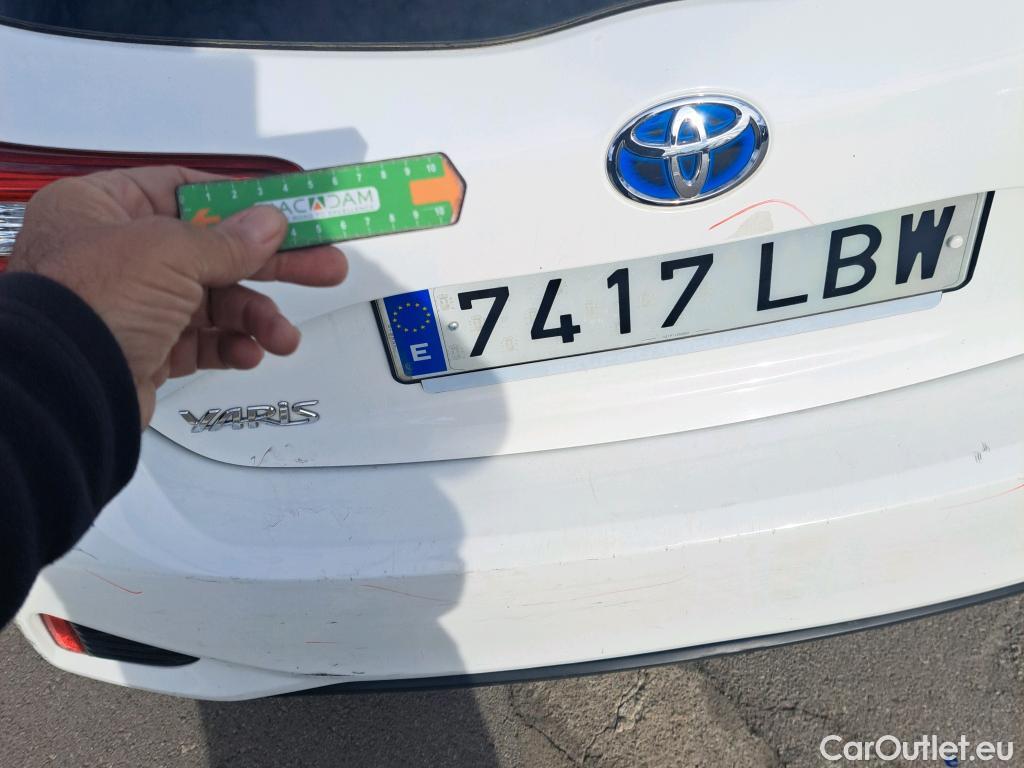  Toyota  Yaris TOYOTA  / 2017 / 5P / berlina con portón 1.5 100H Active #39