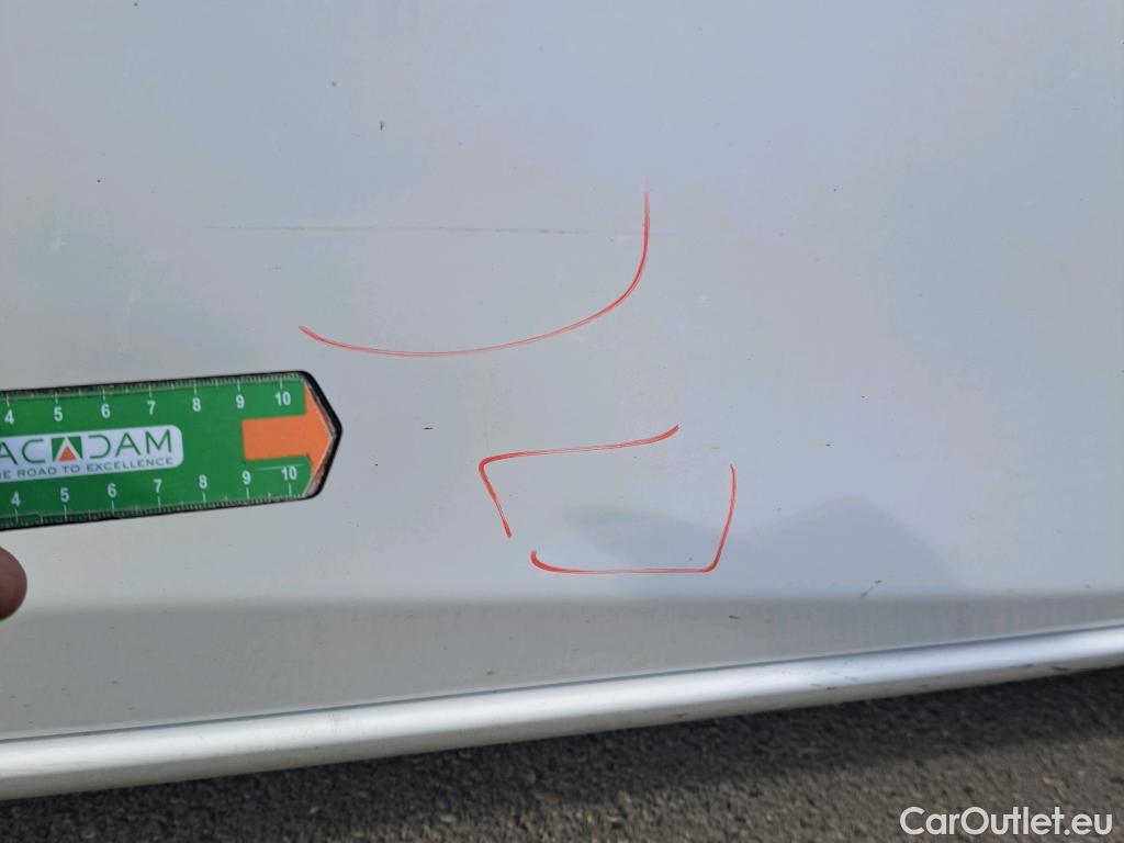  Toyota  Yaris TOYOTA  / 2017 / 5P / berlina con portón 1.5 100H Active #15