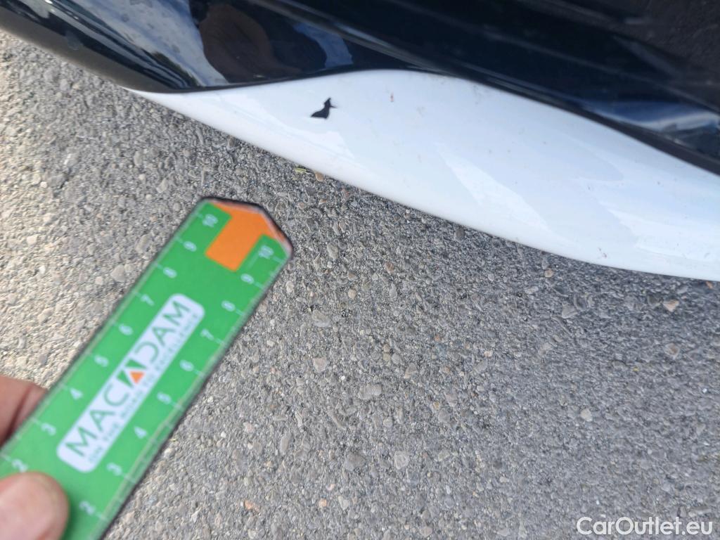  Toyota  Yaris TOYOTA  / 2017 / 5P / berlina con portón 1.5 100H Active #25