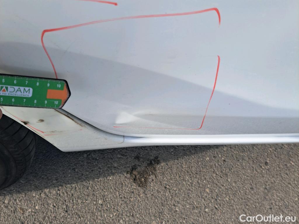  Toyota  Yaris TOYOTA  / 2017 / 5P / berlina con portón 1.5 100H Active #5