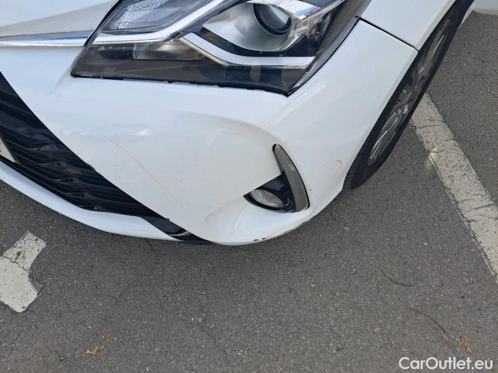  Toyota  Yaris TOYOTA  / 2017 / 5P / berlina con portón 1.5 100H Active #37