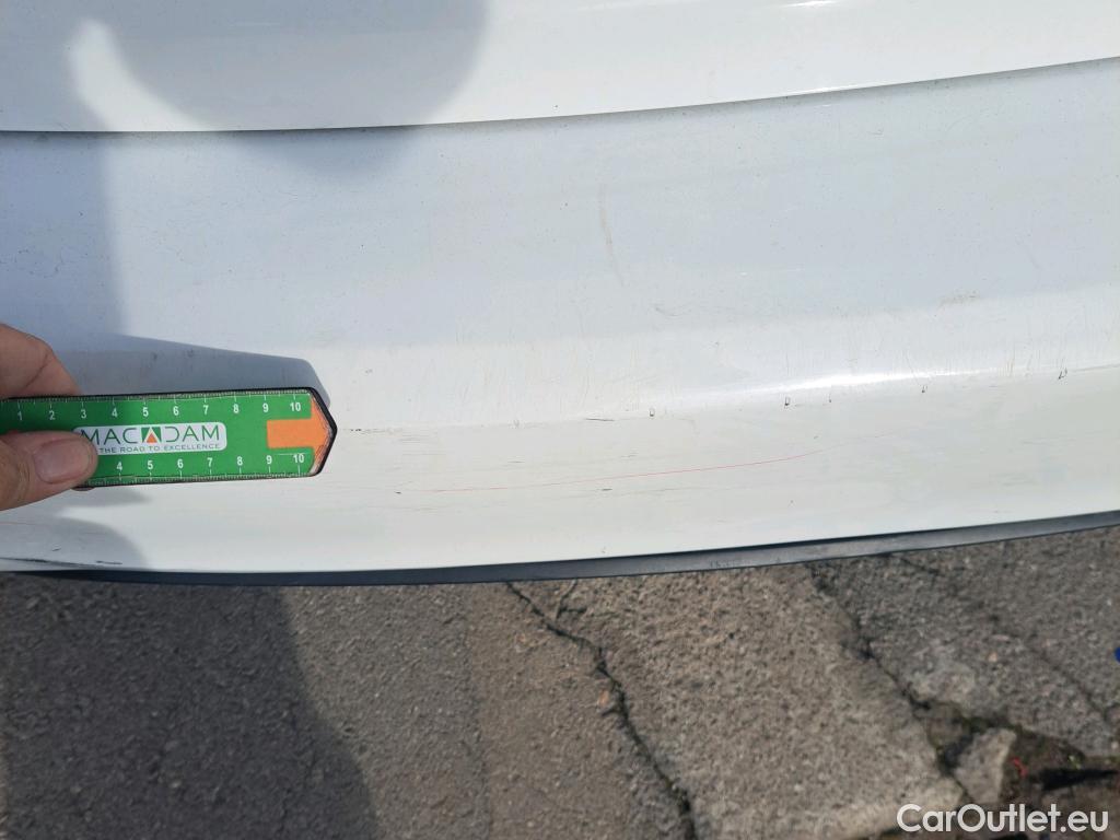  Toyota  Yaris TOYOTA  / 2017 / 5P / berlina con portón 1.5 100H Active #29