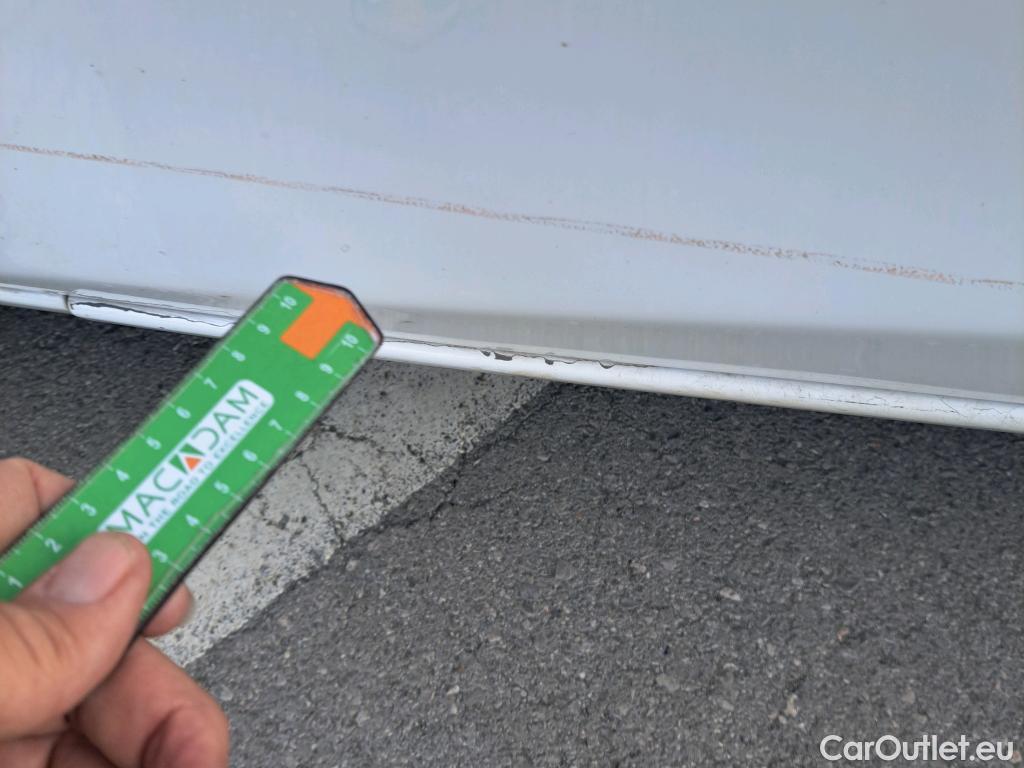  Toyota  Yaris TOYOTA  / 2017 / 5P / berlina con portón 1.5 100H Active #34