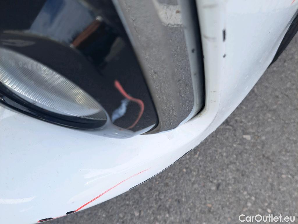  Toyota  Yaris TOYOTA  / 2017 / 5P / berlina con portón 1.5 100H Active #38