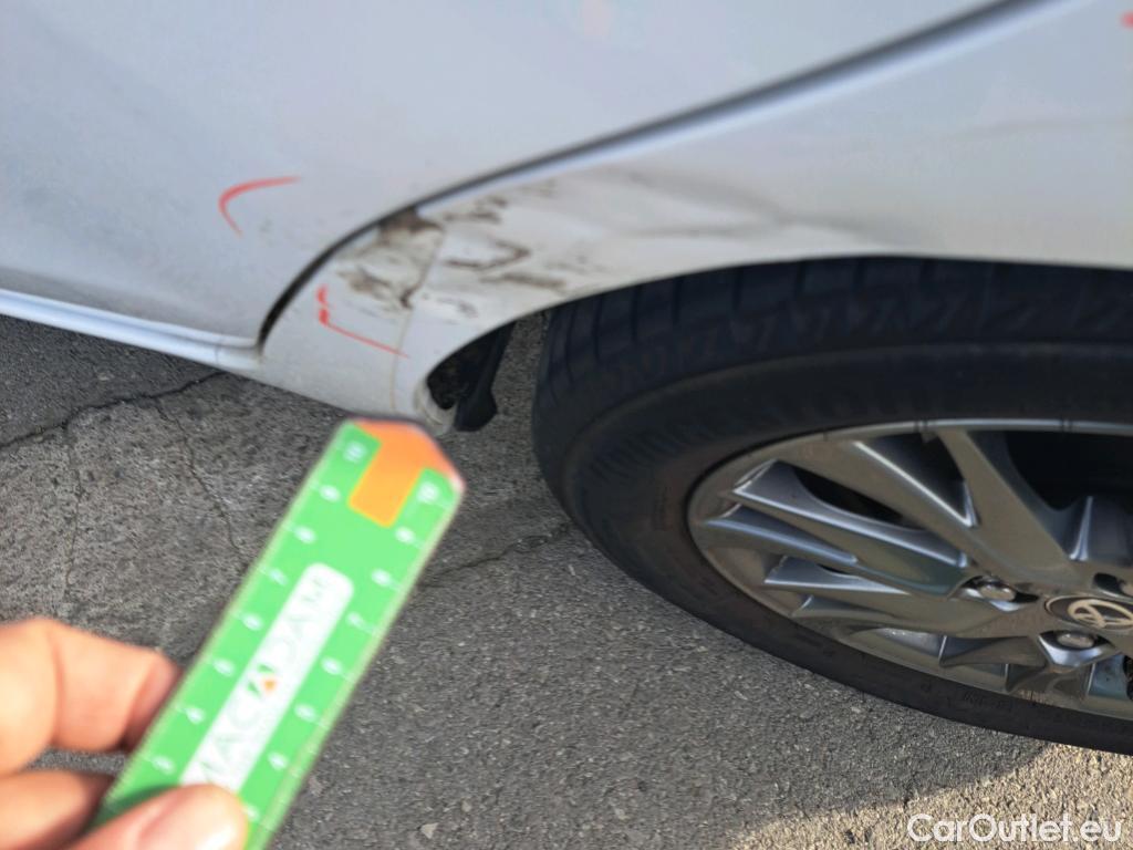  Toyota  Yaris TOYOTA  / 2017 / 5P / berlina con portón 1.5 100H Active #9