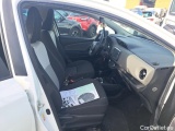  Toyota  Yaris TOYOTA  / 2017 / 5P / berlina con portón 1.5 100H Active #6