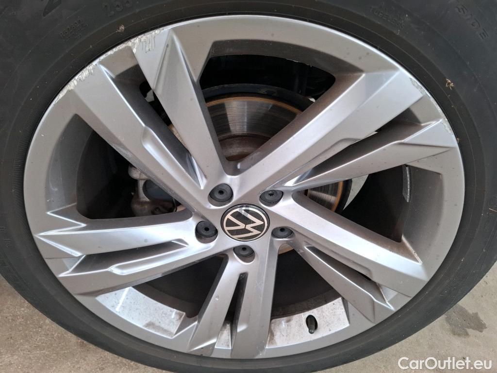  Volkswagen  Tiguan VOLKSWAGEN  / 2020 / 5P / SUV 1.5 TSI 150 DSG7 R-Line #2