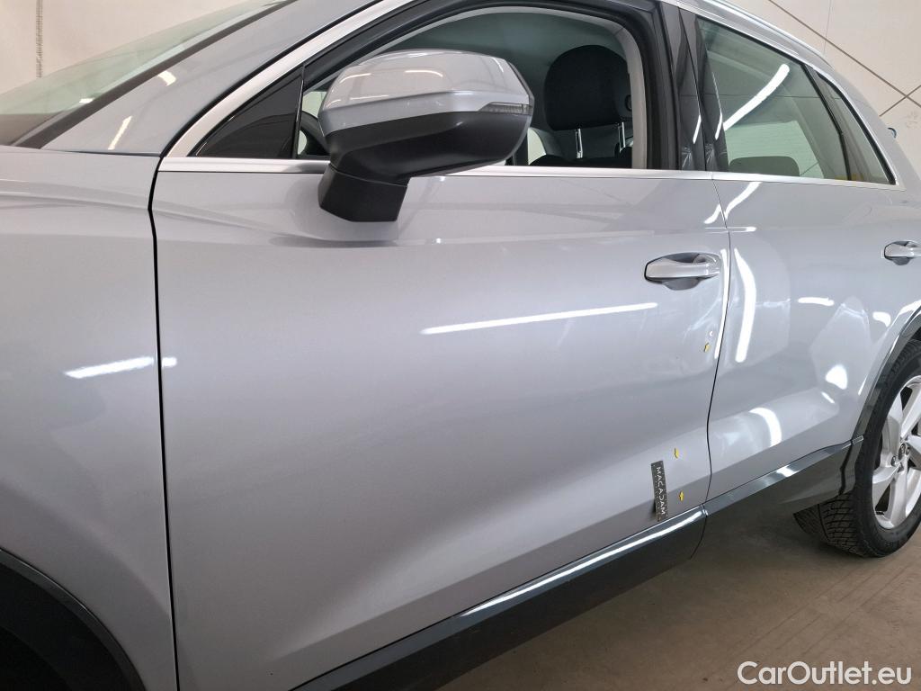  Audi  Q3 AUDI  / 2018 / 5P / SUV 35 TFSI 150 MHEV S TRONIC DESIGN LUXE #19